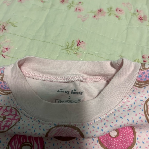 Kissy kissy pink donut pajama set size 2T - Picture 3 of 6